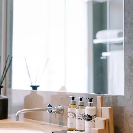 The Editory Artist Baixa 5*